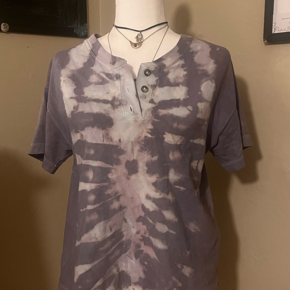 Madewell Gray and White Buttoned Short Sleeve Tee